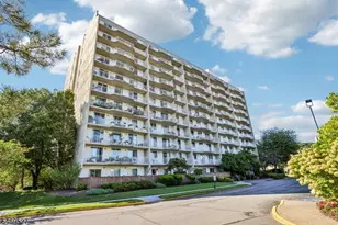 1077 River Rd, Edgewater, NJ 07020 - Photo 1