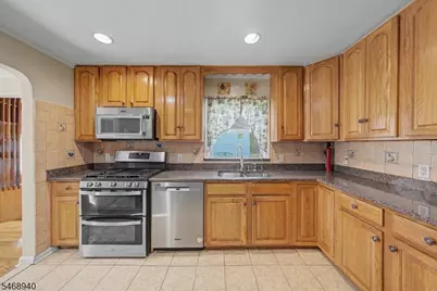 136 Headley Ter, Union Township, NJ 07083 - Photo 15