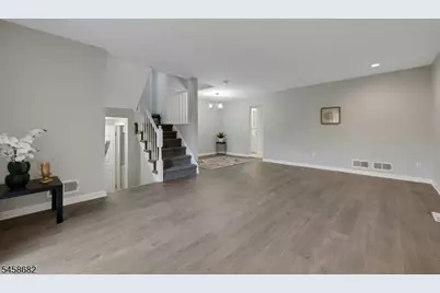 105 Wimbledon Sq, Washington Township, NJ 07840 - Photo 3