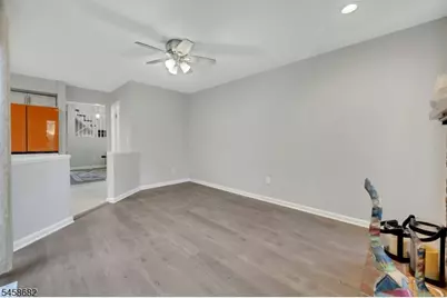 105 Wimbledon Sq, Washington Township, NJ 07840 - Photo 7