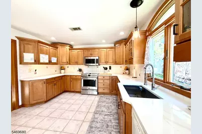 8 Hillside Ct East, Morris Plains, NJ 07950 - Photo 7