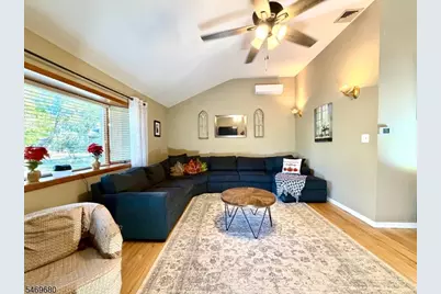 8 Hillside Ct East, Morris Plains, NJ 07950 - Photo 3