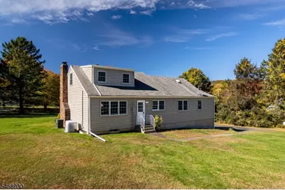 88 Old Farmers Rd, Washington Township, NJ 07853 - Photo 3