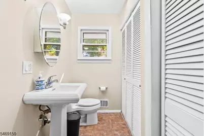 58 Hilltop Ter, Bloomingdale, NJ 07403 - Photo 17