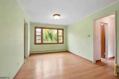 418 Chain O Hills Rd, Woodbridge Township, NJ 07067 - Photo 9