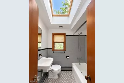 418 Chain O Hills Rd, Woodbridge Township, NJ 07067 - Photo 21
