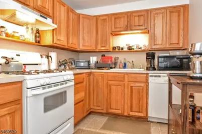 44 Ekings Ave, Hawthorne, NJ 07506 - Photo 21