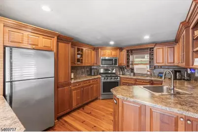 32 Lakeside Dr E, Liberty Township, NJ 07823 - Photo 15