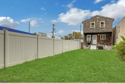 343 Wagaraw Rd, Hawthorne, NJ 07506 - Photo 25