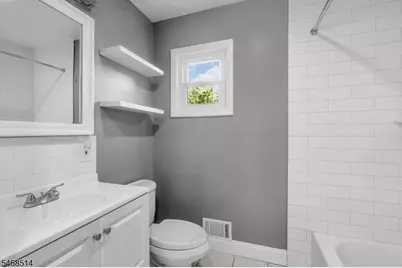 231 Philip Ave, Elmwood Park, NJ 07407 - Photo 15