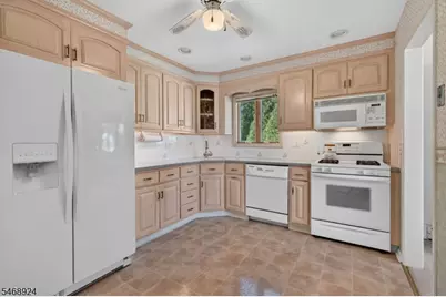 38 Nomahegan Ct, Cranford Township, NJ 07016 - Photo 13
