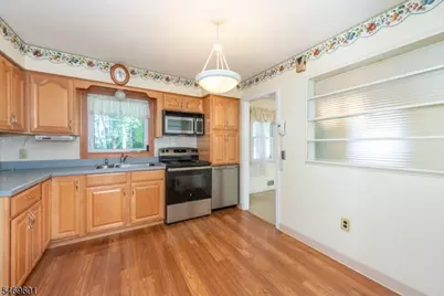 33 Weaver Pl, East Hanover Township, NJ 07936 - Photo 3