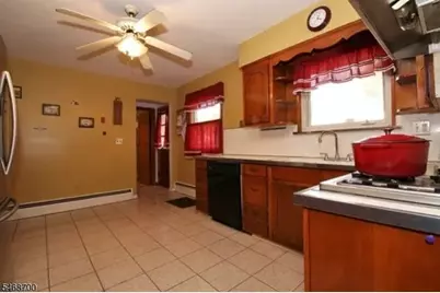 9 Belvedere Ave, Wanaque, NJ 07465 - Photo 5