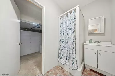 6102 N Oaks Blvd, North Brunswick Township, NJ 08902 - Photo 25