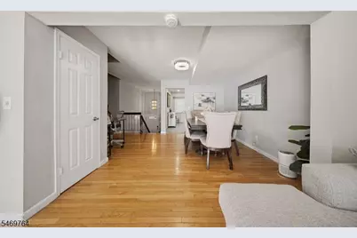 6102 N Oaks Blvd, North Brunswick Township, NJ 08902 - Photo 11