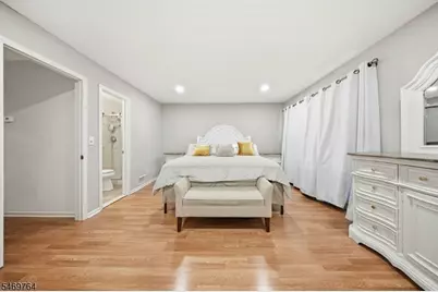 6102 N Oaks Blvd, North Brunswick Township, NJ 08902 - Photo 21
