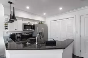 12 Cortland Ln, Bedminster Township, NJ 07921 - Photo 5