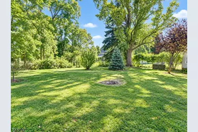 9 Montgomery Ave, Rocky Hill, NJ 08553 - Photo 27