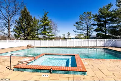 6 Oakmont Ct, Livingston, NJ 07039 - Photo 5