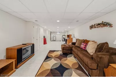144 S Cliff Rd, Woodbridge Township, NJ 07067 - Photo 21