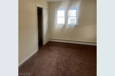 586 Sweetland Ave, Hillside, NJ 07205 - Photo 5