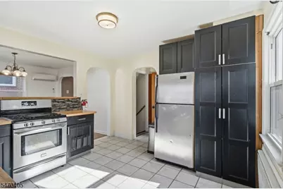 522 Thompson Ave, Roselle, NJ 07203 - Photo 11