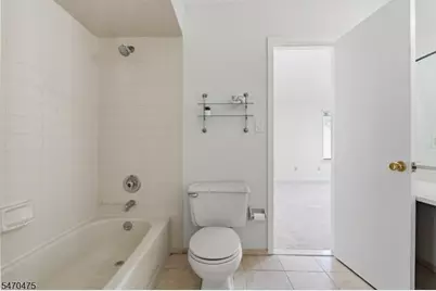 17 Park Gate Dr, Edison, NJ 08820 - Photo 23