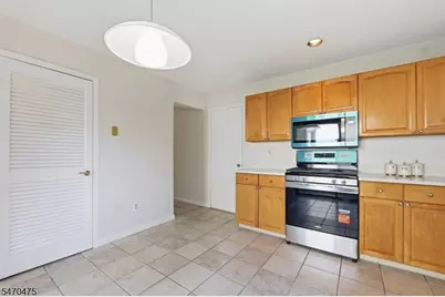 17 Park Gate Dr, Edison, NJ 08820 - Photo 13