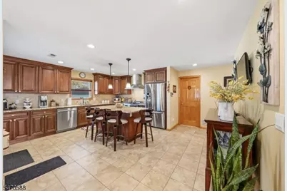 1932 Crescent Pkwy, Linden, NJ 07036 - Photo 7