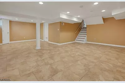 226 Lancaster Dr, Parsippany, NJ 07034 - Photo 31