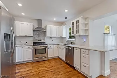 15 Colin Kelly St, Cranford Township, NJ 07016 - Photo 5
