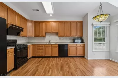 233 Apt 1 Patriot Hill Dr, Bernards Township, NJ 07920 - Photo 11
