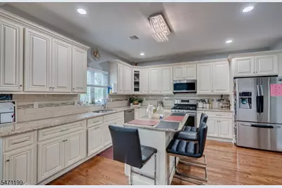 37 Wildwood Ave, Woodbridge Township, NJ 08863 - Photo 19
