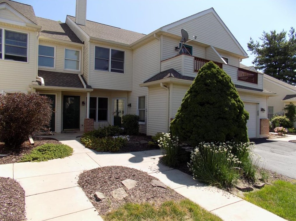122 Lindfield Cir, Macungie PA  18062-1100 exterior