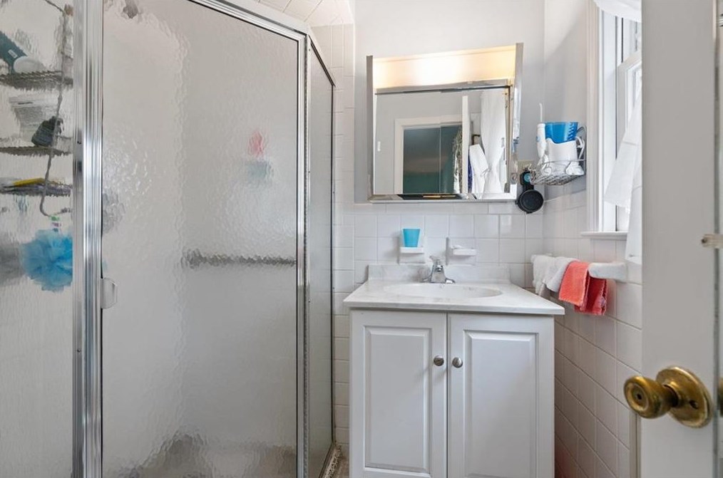 34 Iroquois St, Emmaus PA  18049-2818 exterior