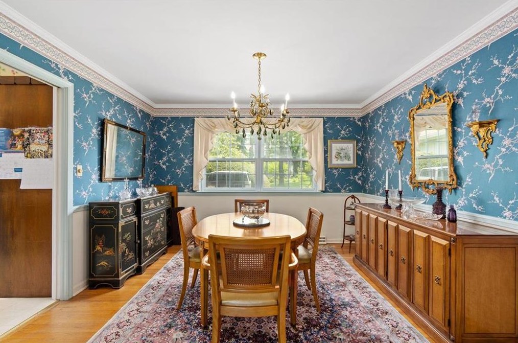 34 Iroquois St, Emmaus PA  18049-2818 exterior