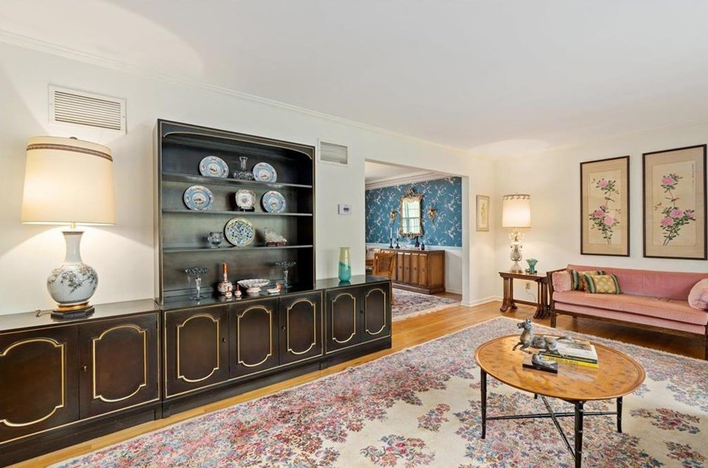 34 Iroquois St, Emmaus PA  18049-2818 exterior