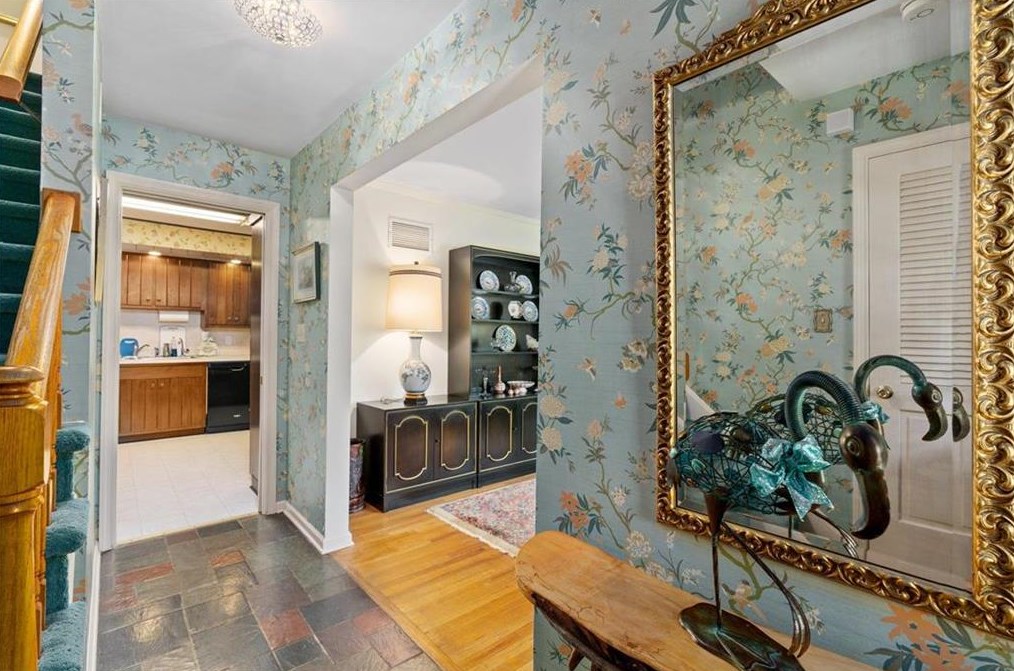 34 Iroquois St, Emmaus PA  18049-2818 exterior