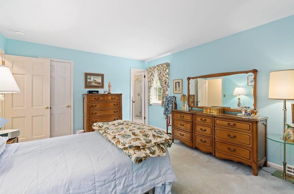 34 Iroquois St, Emmaus PA  18049-2818 exterior