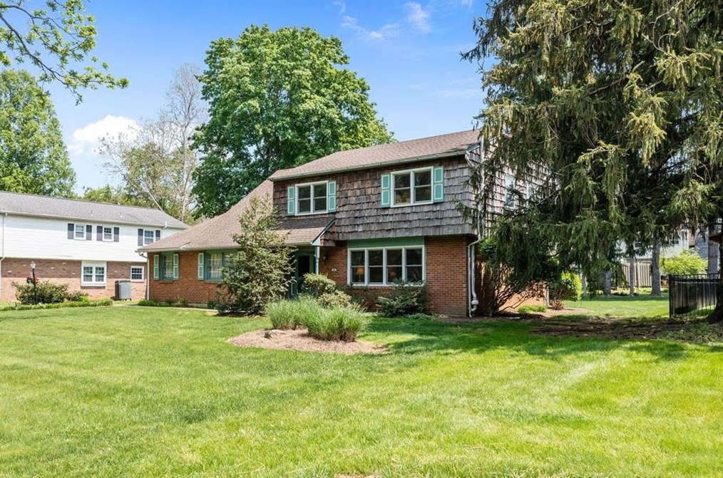 34 Iroquois St, Emmaus PA  18049-2818 exterior