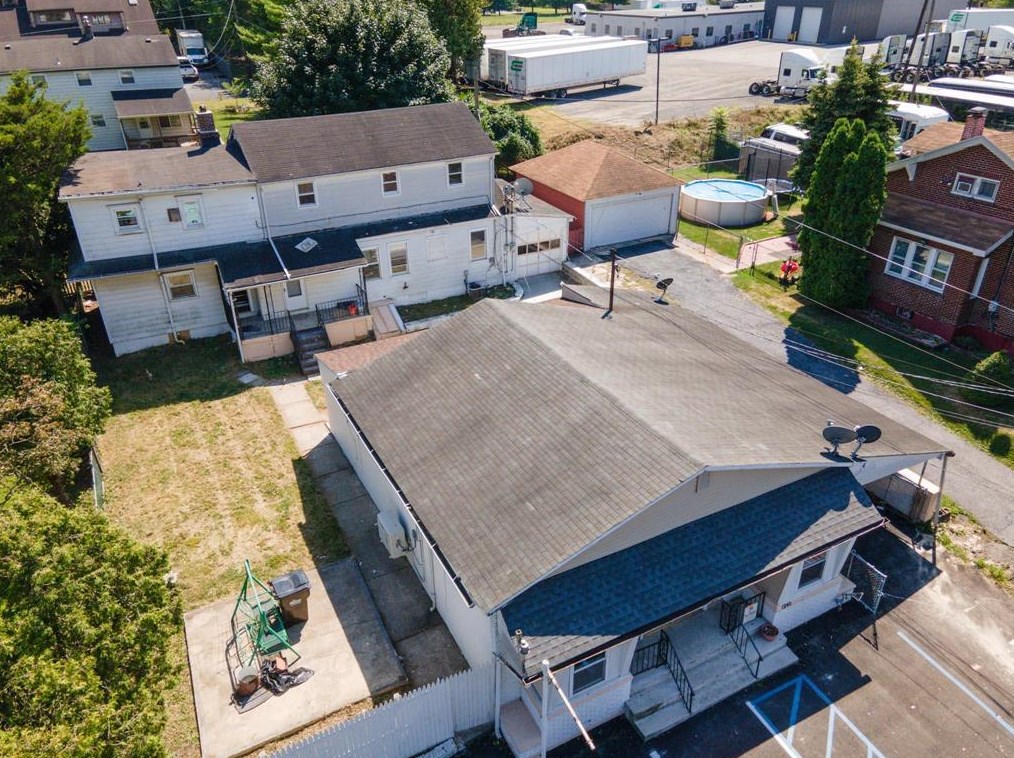 1240 Pembroke Rd, Bethlehem PA  18017-7028 exterior