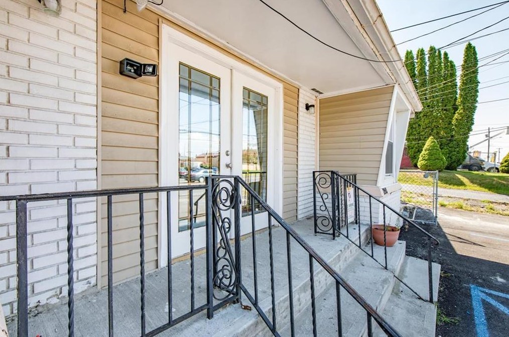 1240 Pembroke Rd, Bethlehem PA  18017-7028 exterior