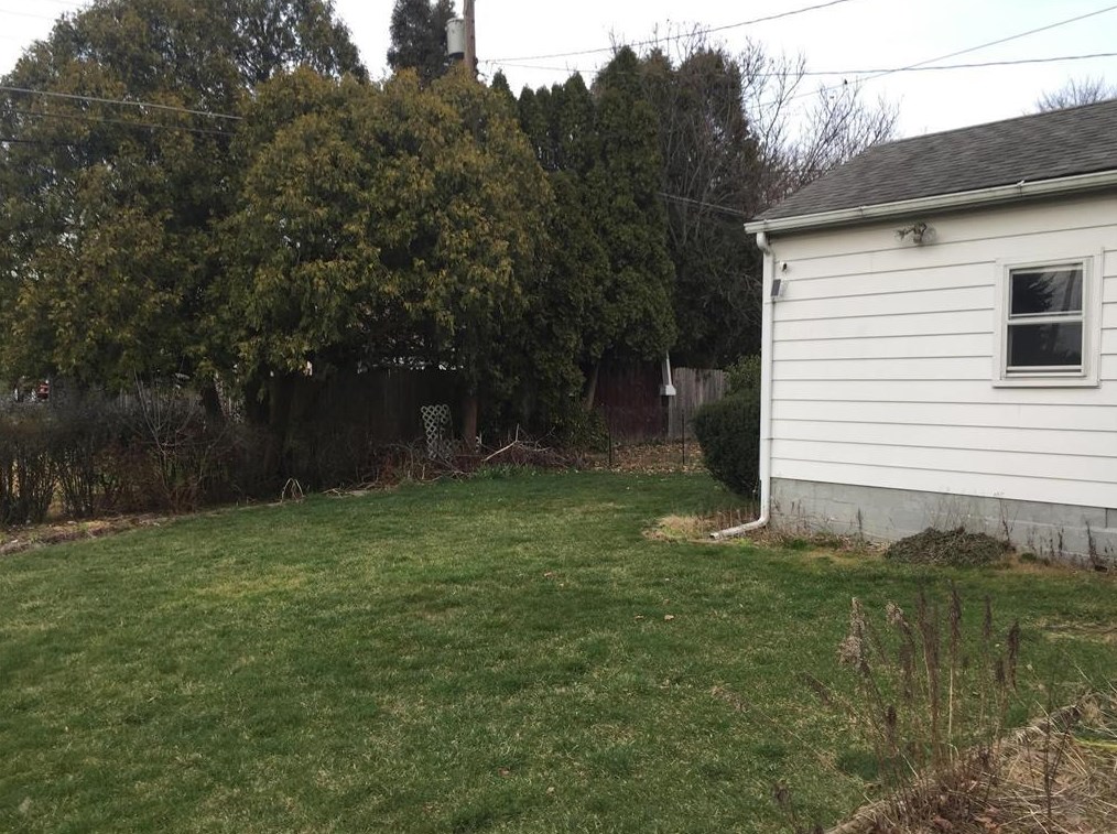 1552 Greenview Dr, Bethlehem PA  18018-1727 exterior