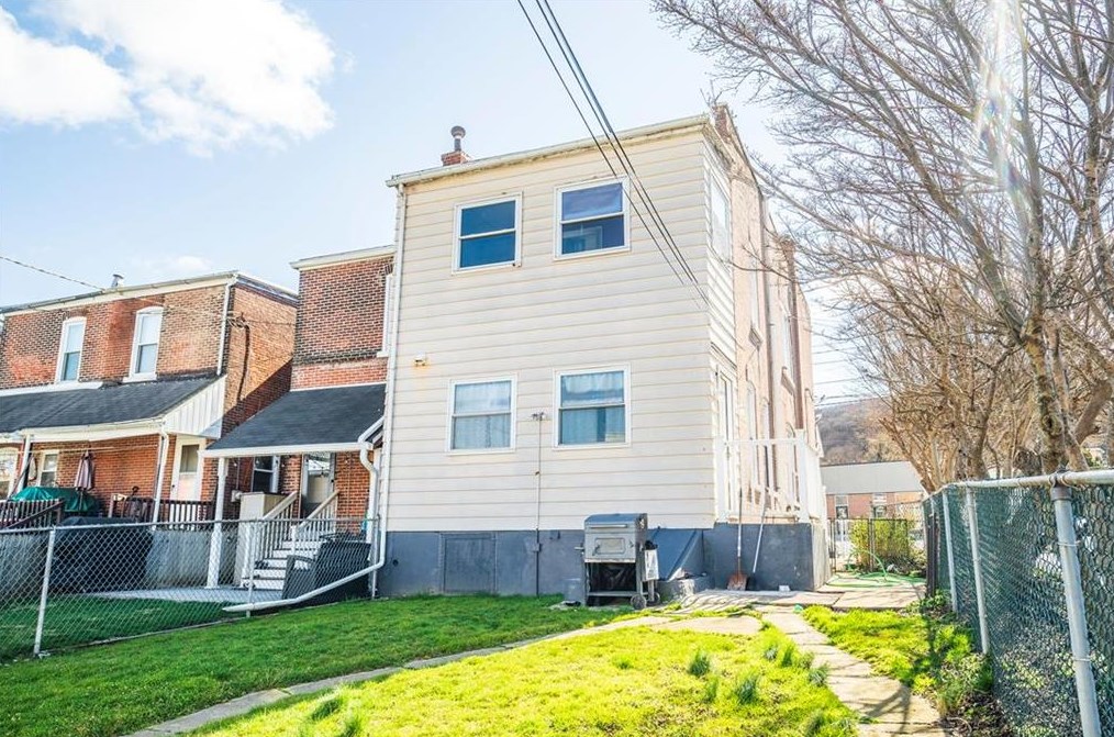 961 Broadway, Bethlehem PA  18015-2619 exterior