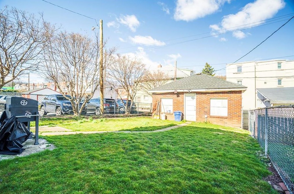 961 Broadway, Bethlehem PA  18015-2619 exterior