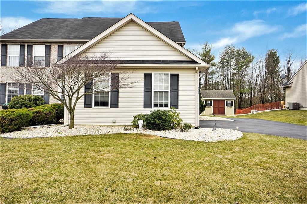 2037 Rolling Meadow Dr, Lower Macungie, PA 18062 MLS 711698