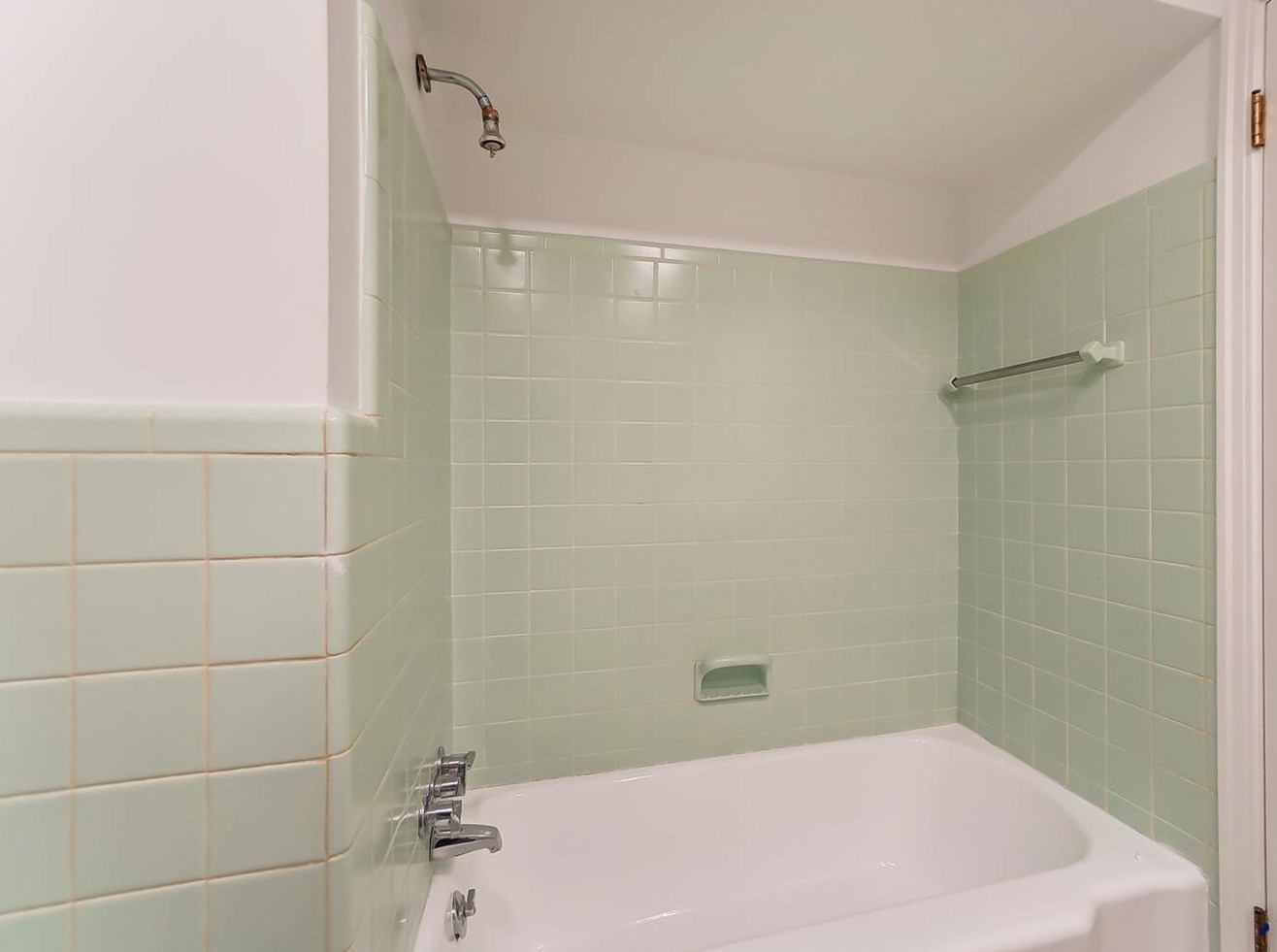 2871 Pineridge Ave, Cincinnati OH  45208-2817 exterior
