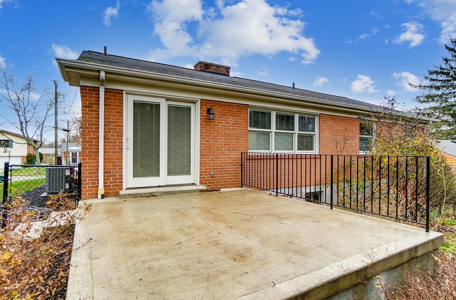 2871 Pineridge Ave, Cincinnati OH  45208-2817 exterior