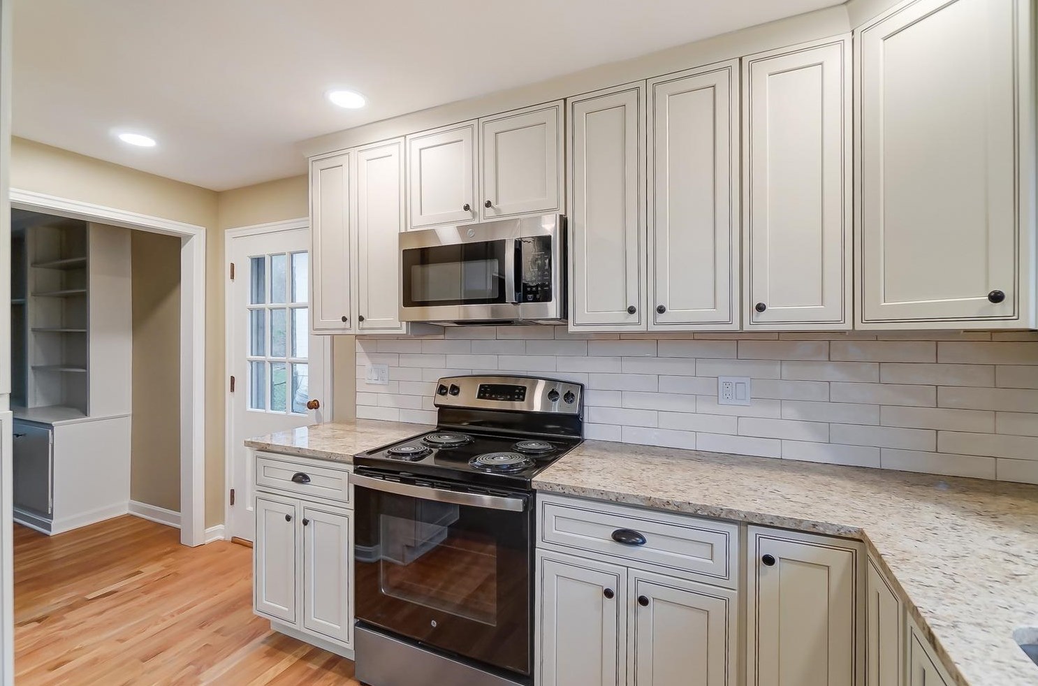 2871 Pineridge Ave, Cincinnati OH  45208-2817 exterior