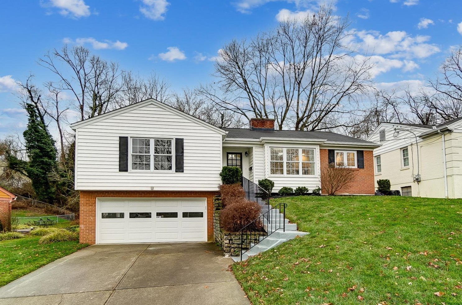 2871 Pineridge Ave, Cincinnati OH  45208-2817 exterior